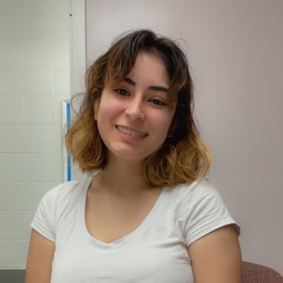 Meet your Posher, Fabiola - Picture 1 of 4